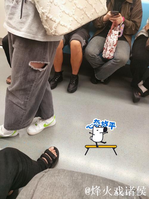 哈达威上场,沃特森被换下回更衣室 哈达威上场,沃特森被换下回更衣室